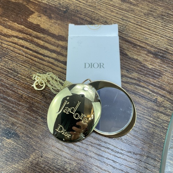 Rare Dior Jadore Vip Gift Gold Pocket Mirror Locket with gold chain - Picture 1 of 7